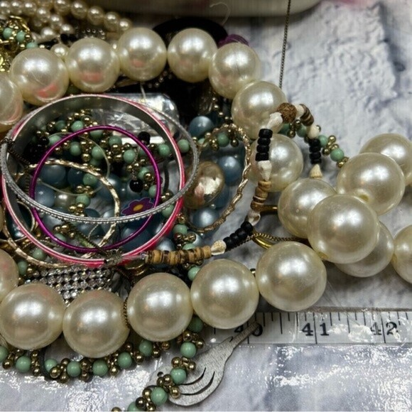 5 pounds scoop of craft jewelry vintage to current for repurpose - Picture 5 of 12